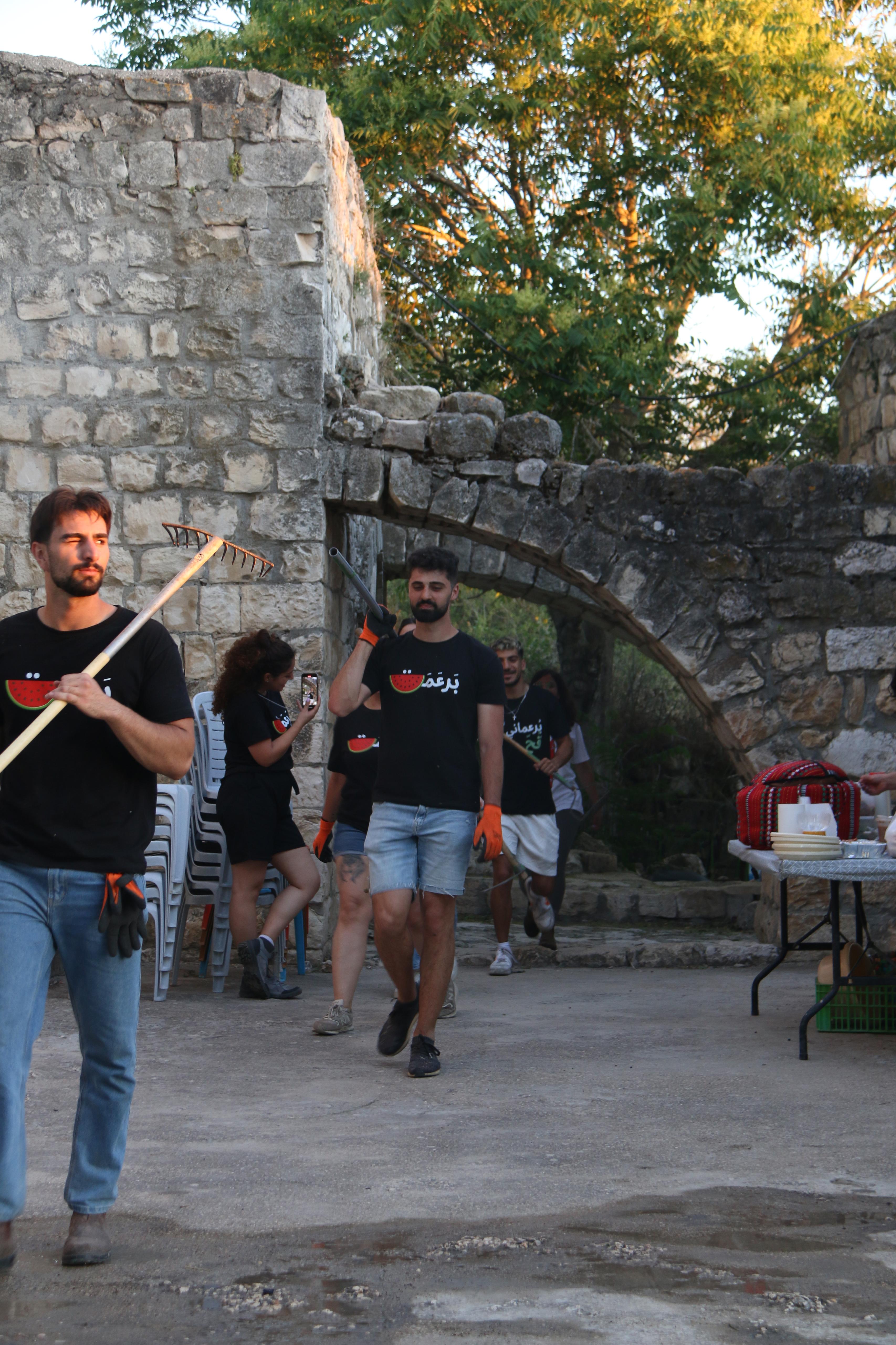 صورة من المخيم 6